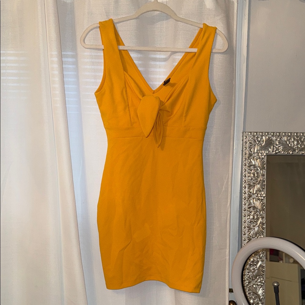 Sleeveless Dress with Tie Up Front